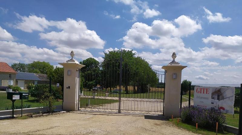 Gite De La Petite Forge Clevilliers Esterno foto